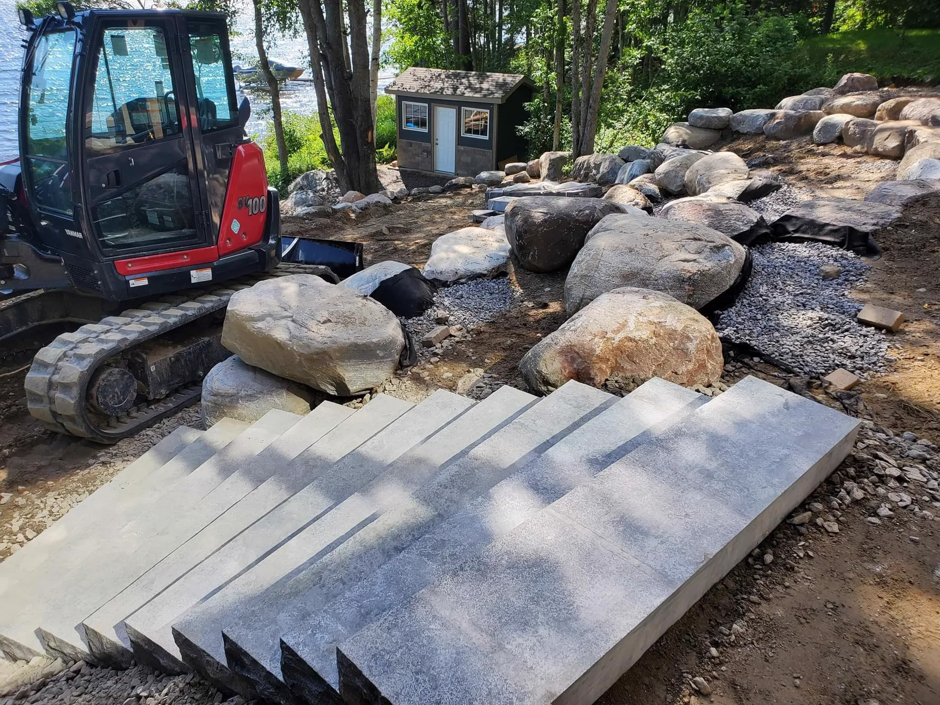 Natural stone wall